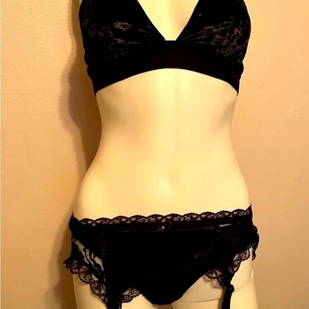 Elegant Black Lace Lingerie Set